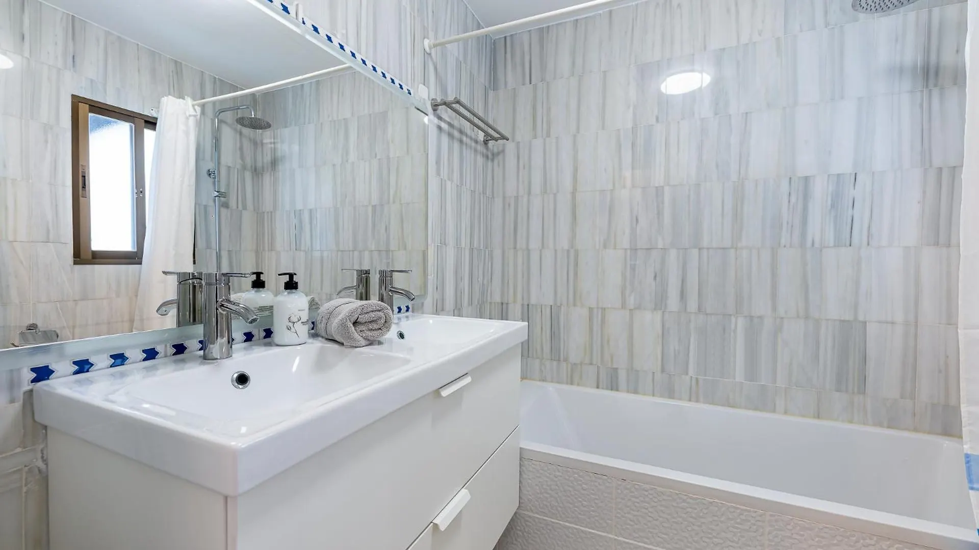 Sitio de Calahonda Calahonda 2 Bed With Indoor Swimming Pool 아파트  Sitio de Calahonda
